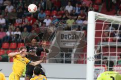 2. BL - FC Ingolstadt 04 - Eintracht Braunschweig 0:1 - Kopfballduell rechts Caiuby Francisco da Silva (31)