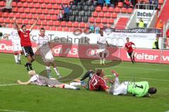 2. BL - FC Ingolstadt 04 - 1.FC Kaiserslautern 1:1 - Manuel Schäffler erzeilt das 1:1 Tor Jubel, Torwart Tobias Sippel kann nichts machen, links Leon Jessen, hinten jubelt Christian Eigler jubelt