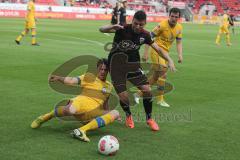 2. BL - FC Ingolstadt 04 - Eintracht Braunschweig 0:1 - Zweikampf Ümit Korkmaz (14) mit Dogan Deniz