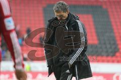 2. BL - FC Ingolstadt 04 - SG Dynamo Dresden 1:1 Michael Henke lässt den Kopf hängen