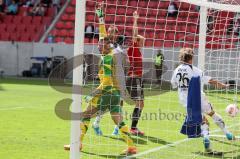 2.BL - FC Ingolstadt 04 - FSV Frankfurt - Abseitstor, Moritz Hartmann reisst schon die Arme hoch
