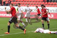 2. BL - FC Ingolstadt 04 - 1.FC Kaiserslautern 1:1 - Manuel Schäffler erzeilt das 1:1 Tor Jubel, Torwart Tobias Sippel kann nichts machen, Schäffler schnappt sich den Ball