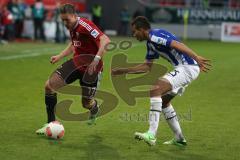 2. BL - FC Ingolstadt 04 - Hertha BSC Berlin 1:1 - Manuel Schäffler (17) marschiert aufs Tor, rechts John Anthony Brooks