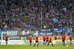 2.BL - FC Ingolstadt 04 - 1860 München - 0:2 - das 2. Gegentor, Die Löwenfans jubeln und das FC Team geschockt