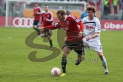 2. BL - FC Ingolstadt 04 - SC Paderborn 1:3 - Moritz Hartmann (9) im Zweikampf