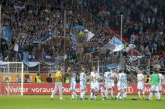 2.BL - FC Ingolstadt 04 - 1860 München - 0:2 - Die Löwen feiern vor den Fans