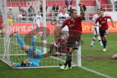 2. BL - FC Ingolstadt 04 - SV Sandhausen - 1:1 - Tor 1:0 Christian Eigler Jubel Torwart Daniel Ischdonat am Boden
