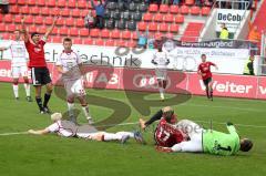 2. BL - FC Ingolstadt 04 - 1.FC Kaiserslautern 1:1 - Manuel Schäffler erzeilt das 1:1 Tor Jubel, Torwart Tobias Sippel kann nichts machen, links Leon Jessen, hinten jubelt Christian Eigler jubelt