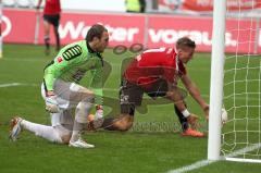 2. BL - FC Ingolstadt 04 - 1.FC Kaiserslautern 1:1 - Manuel Schäffler erzeilt das 1:1 Tor Jubel, Torwart Tobias Sippel kann nichts machen, Schäffler schnappt sich den Ball