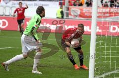 2. BL - FC Ingolstadt 04 - 1.FC Kaiserslautern 1:1 - Manuel Schäffler erzeilt das 1:1 Tor Jubel, Torwart Tobias Sippel kann nichts machen, Schäffler schnappt sich den Ball