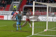 FC 04 Ingolstadt gegen SSV Jahn 2000 Regensburg - Manuell Schäffler mit Kopfball zum 3:1 Führungstreffer - Foto: Jürgen Meyer