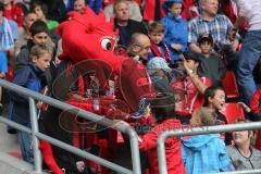 2. BL - FC Ingolstadt 04 - 1.FC Köln - 0:3 - Maskottchen Schanzi bei den Fans