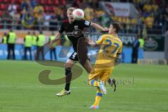 2. BL - FC Ingolstadt 04 - Eintracht Braunschweig 0:1 - Duell rechts Leon Jessen (2) und links Gianluca Korte