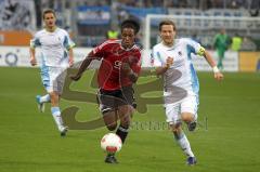 2.BL - FC Ingolstadt 04 - 1860 München - 0:2 - Caiuby im Alleingang, rechts Benjamin Lauth verfolgt ihn