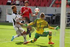 2.BL - FC Ingolstadt 04 - FSV Frankfurt - Andre Mijatovic knapp am Tor. Torwart Patric  Klandt hält