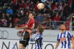 2. BL - FC Ingolstadt 04 - Hertha BSC Berlin 1:1 - Kopfballduell Pascal Groß (20)