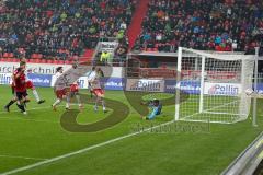 FC 04 Ingolstadt gegen SSV Jahn 2000 Regensburg - Stefan Leitl beim Nachschuss vom Elfmeter zum 2:1 -  Foto: Jürgen Meyer