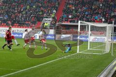 FC 04 Ingolstadt gegen SSV Jahn 2000 Regensburg - Stefan Leitl beim Nachschuss vom Elfmeter zum 2:1 -  Foto: Jürgen Meyer