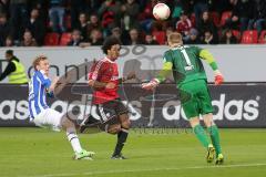 2. BL - FC Ingolstadt 04 - Hertha BSC Berlin 1:1 - Caiuby Francisco da Silva (31) kommt zu spät, Torwart Thomas Kraft