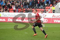 2. BL - FC Ingolstadt 04 - 1.FC Kaiserslautern 1:1 - Manuel Schäffler erzeilt das 1:1 Tor Jubel, Torwart Tobias Sippel kann nichts machen, Schäffler schnappt sich den Ball