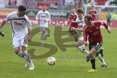 2. BL - FC Ingolstadt 04 - SC Paderborn 1:3 - Moritz Hartmann (9) im Zweikampf