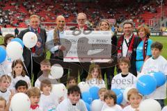 2. BL - FC Ingolstadt 04 - Eintracht Braunschweig 0:1 - Unicef Scheckübergabe mit Frank Dreves Jörg Schlagbauer, Franz Spitzauer