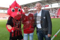 2. BL - FC Ingolstadt 04 - Eintracht Braunschweig 0:1 - Facebookgewinner mit Schanzi und Harald Gärtner