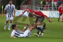 2. BL - FC Ingolstadt 04 - VfR Aalen - 2:0 - Manuel Schäffler im Zweikampf