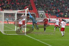 FC 04 Ingolstadt gegen SSV Jahn 2000 Regensburg - Torschuss von Caiuby - Foto: Jürgen Meyer