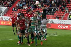 2.BL - FC Ingolstadt 04 - Union Berlin - 2:1 - Ecke Ingolstadt, Marino Biliskov und Andre Mijatovic kommen nicht hin, Torwart Daniel Haas boxt weg