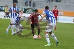 2. BL - FC Ingolstadt 04 - Hertha BSC Berlin 1:1 - Ümit Korkmaz (14) marschiert aufs Tor durch die Abwehr