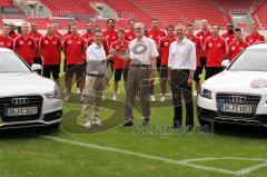 FC 04 Ingolstadt Symbolische Fahrzeugübergabe durch Frank Dreves an Tomas Oral - Foto: Jürgen Meyer