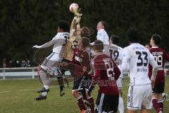 2. BL - Testspiel - 1.FC Nürnberg - FC Ingolstadt 04 2:1 - links Caiuby Francisco da Silva (31)  und rechts Manuel Schäffler (17) kommen nicht an den Ball, Torwart Alexander Stephan war schneller