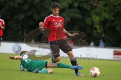 2.BL - Testspiel - FC Gerolfing - FC Ingolstadt 04 - rechts Alper Uludag kommt gegen Daniel Schandtner durch