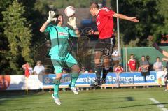 Testspiel - 2.BL - FC Ingolstadt 04 - SpVgg Greuther Fürth 1:4 - Christian Eigler köpft, Torwart Hesl pariert