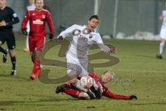 Regionalliga Süd - FC Ingolstadt 04 II  -  TSV Rain 1:1 - Stefan Müller wird unsanft von den Beinen geholt