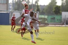 Regionalliga Süd - FC Ingolstadt 04 II - TSV 1860 Rosenheim - Zweikampf vorne Reagy Ofosu