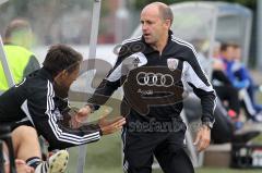 Regionalliga Süd - FC Ingolstadt 04 II - SV Viktoria Aschaffenburg - Trainerbank Joe Albersinger gratuliert Co-Trainer Oliver Beer