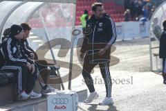 Regionalliga Süd - FC Ingolstadt 04 II - Greuther Fürth II 3:0 - regt sich auf Co-Trainer Oliver Beer rechts