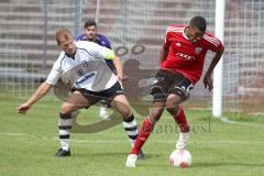 Regionalliga Süd - FC Ingolstadt 04 II - FC Bamberg - Collin Quaner rechts im Zweikampf mit Johannes Bechmann