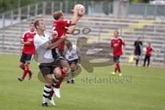 Regionalliga Süd - FC Ingolstadt 04 II - FC Bamberg - verpasste Chance Moritz Hartmann fängt den Ball mit der Hand