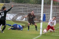 Regionalliga Süd - FC Ingolstadt 04 II - FC Augsburg - 1:0 für den FCI, Torwart Christian Krieglmeier chancenlos, Karl-Heinz Lappe und links Stefan Müller jubeln