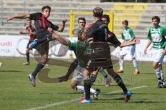 U17 - FC Ingolstadt 04 - SpVgg Greuther Fürth II - Tumult vor dem Fürther Tor, leider ohne Erfolg, links Marcel Schiller