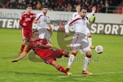 2. BL  - Saison 2013/2014 - FC Ingolstadt 04 - 1.FC Kaiserslautern - Karl-Heinz Lappe (25) scheitert im Strafraum an rechts Marc Torrejon