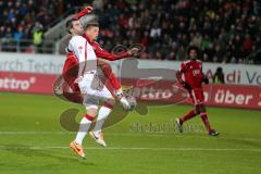 2. BL  - Saison 2013/2014 - FC Ingolstadt 04 - 1.FC Kaiserslautern - rechts Christoph Knasmüllner (7) fängt die Flanke und zieht ab, wird von links Marc Torrejon gestört