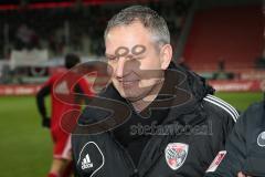 2. BL  - Saison 2013/2014 - FC Ingolstadt 04 - 1.FC Kaiserslautern - Geschäftsführer Harald Gärtner vor dem Spiel, Übergabe Fan T-shirt