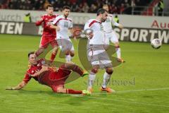 2. BL  - Saison 2013/2014 - FC Ingolstadt 04 - 1.FC Kaiserslautern - Karl-Heinz Lappe (25) scheitert im Strafraum an rechts Marc Torrejon