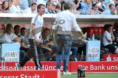 2. BL - 1860 München - FC Ingolstadt 04 - 1:0 - Cheftrainer Marco Kurz und Sportdirektor Thomas Linke schimpfen