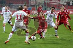 2. BL  - Saison 2013/2014 - FC Ingolstadt 04 - 1.FC Kaiserslautern - Moritz Hartmann (9) wird am Tor bedrängt