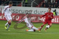 2. BL  - Saison 2013/2014 - FC Ingolstadt 04 - 1.FC Kaiserslautern - rechts Christoph Knasmüllner (7) fängt die Flanke und zieht ab, wird von links Marc Torrejon gestört